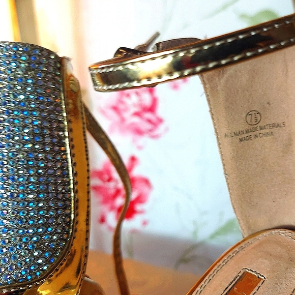 Gold metallic Liliana heels pump with Diamond detail 7.5 - Picture 5 of 7